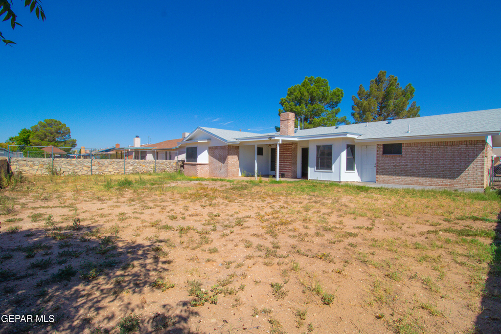 11240 Warcloud Avenue - Photo 4
