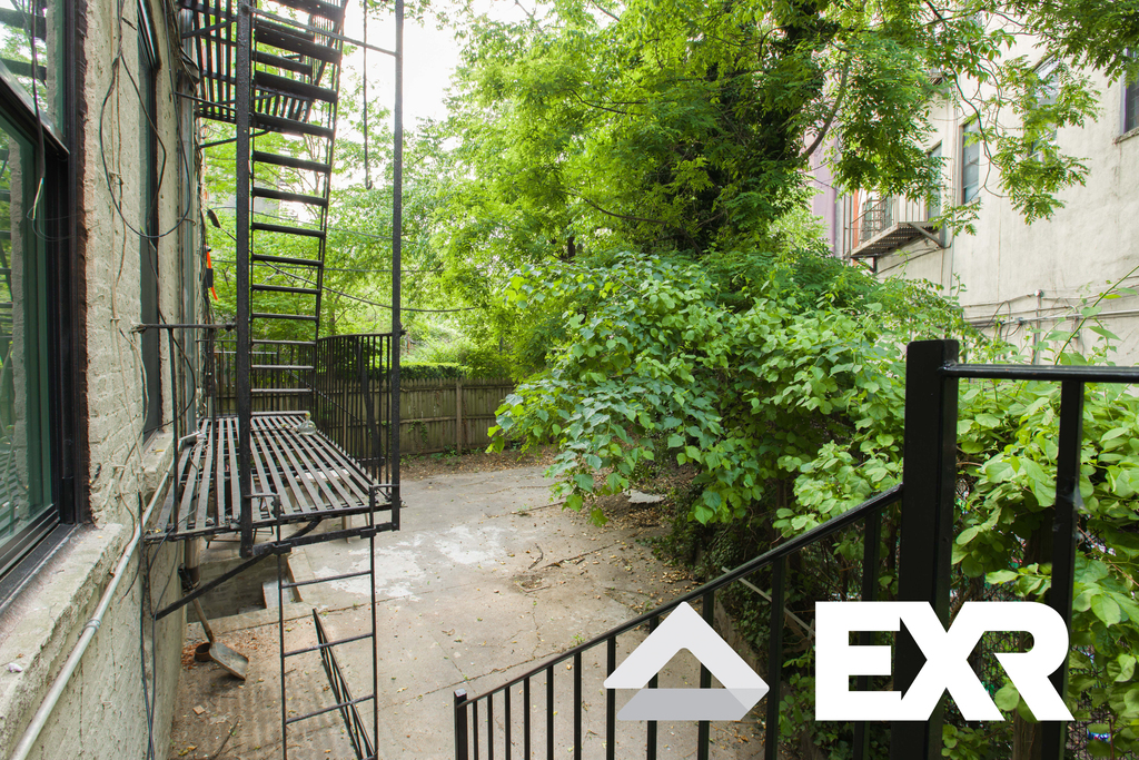 1027 Putnam Avenue - Photo 9