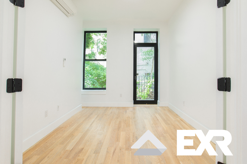 1027 Putnam Avenue - Photo 1