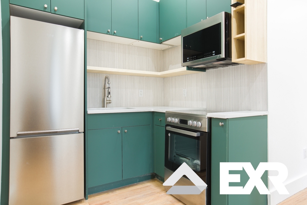 1027 Putnam Avenue - Photo 2
