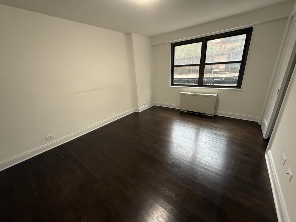 145 East 16th Street - Photo 5