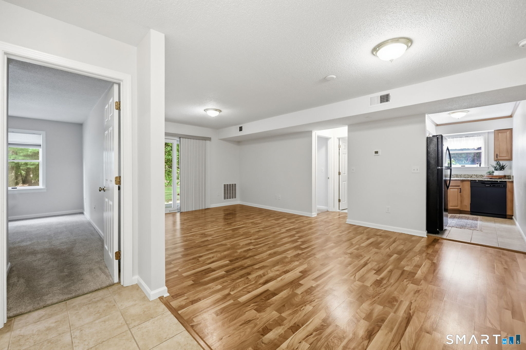 1 Concorde Way - Photo 8