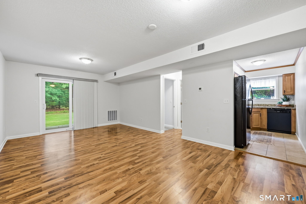 1 Concorde Way - Photo 4
