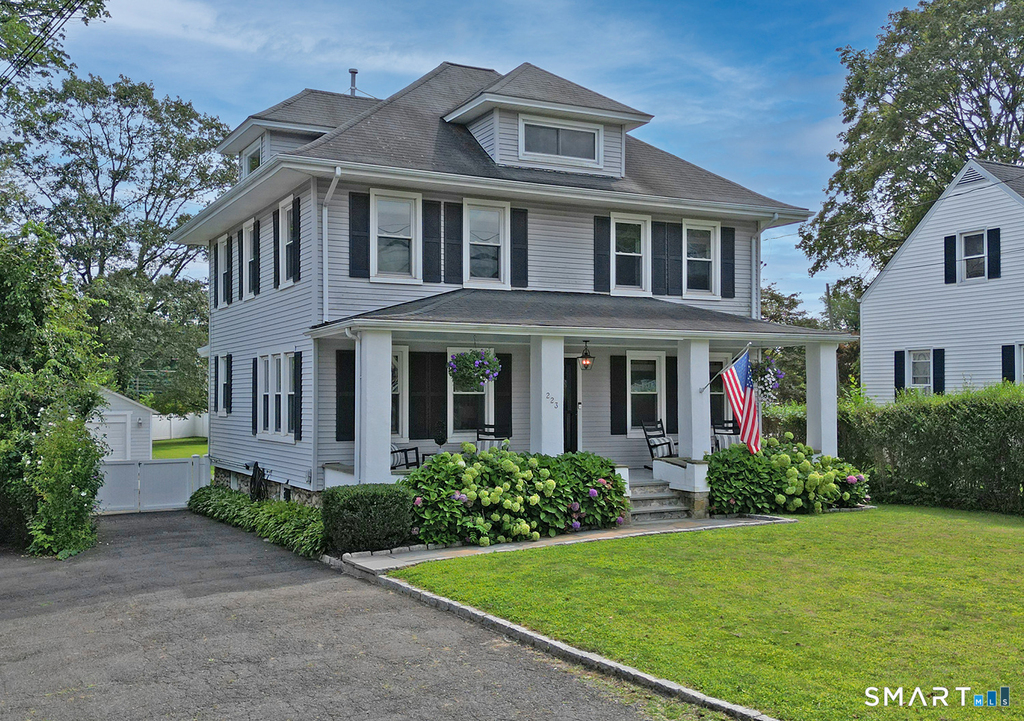 223 West Avenue - Photo 1
