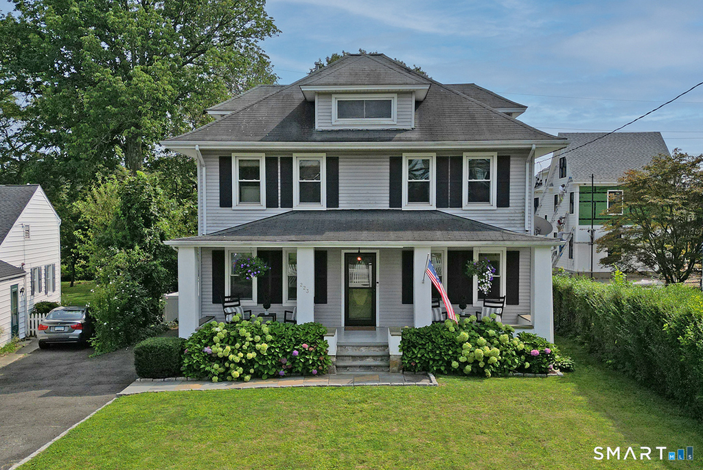 223 West Avenue - Photo 0