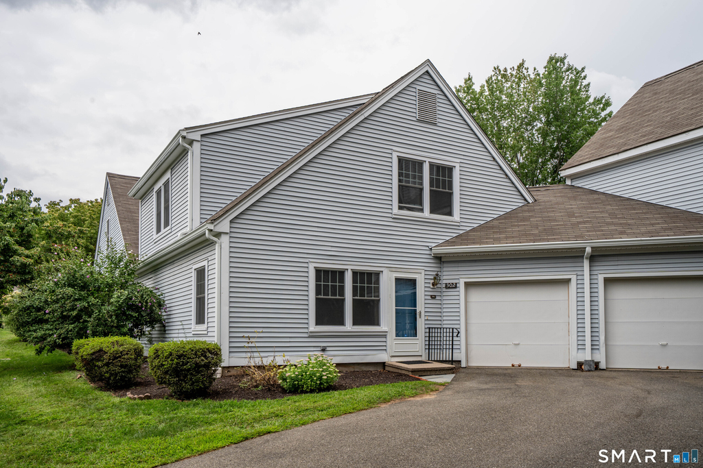 302 Briarwood Court - Photo 0