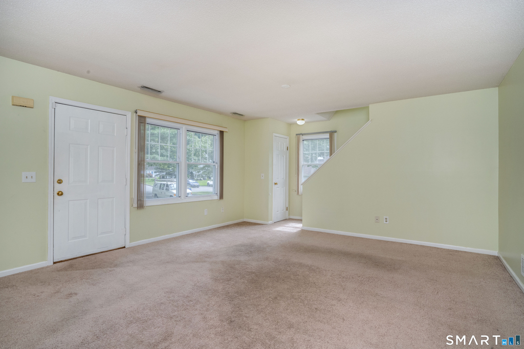 302 Briarwood Court - Photo 2