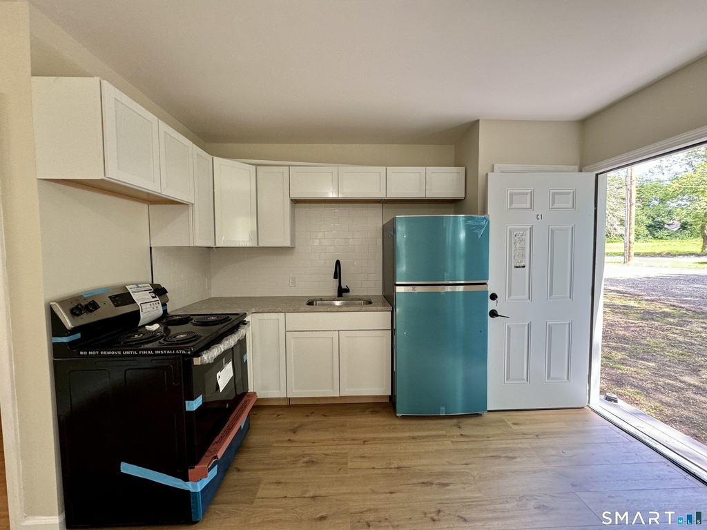39-41 Waterbury Road - Photo 3