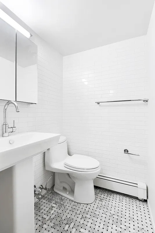 226 East 25th Street - Photo 4