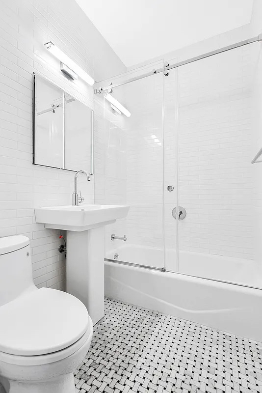 226 East 25th Street - Photo 3