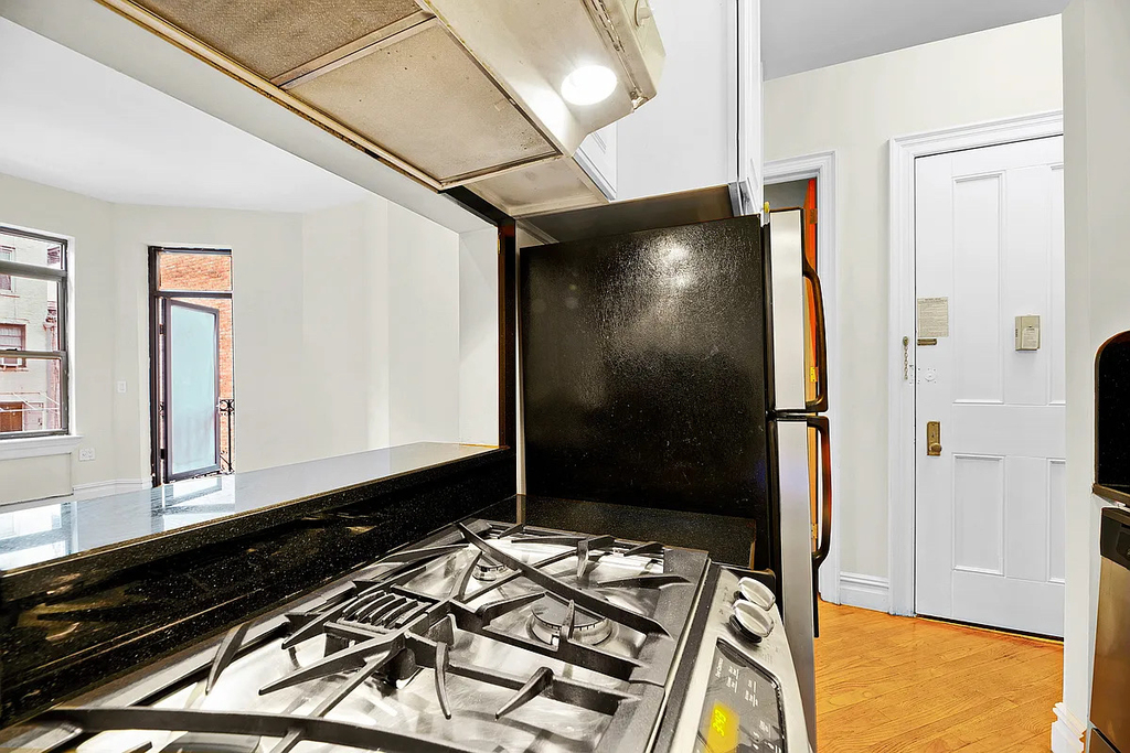 37 West 54th Street - Photo 4