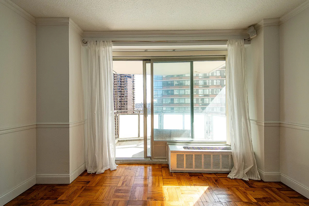 300 East 40th Street - Photo 2