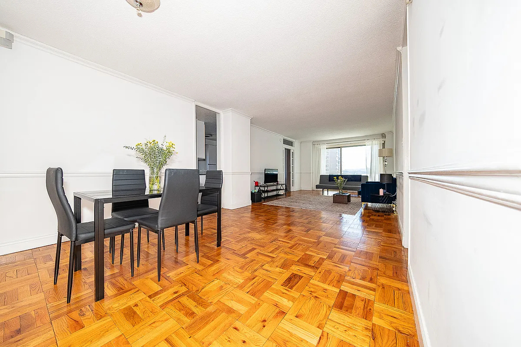 300 East 40th Street - Photo 4