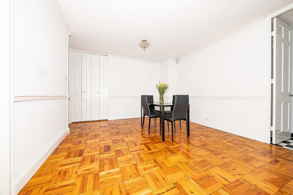 300 East 40th Street - Photo 9