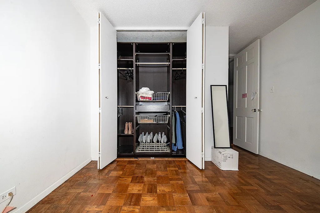 300 East 40th Street - Photo 10