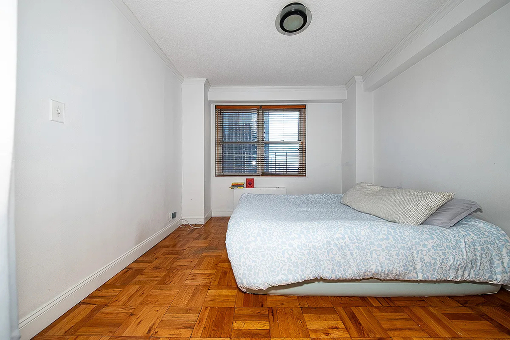 300 East 40th Street - Photo 1