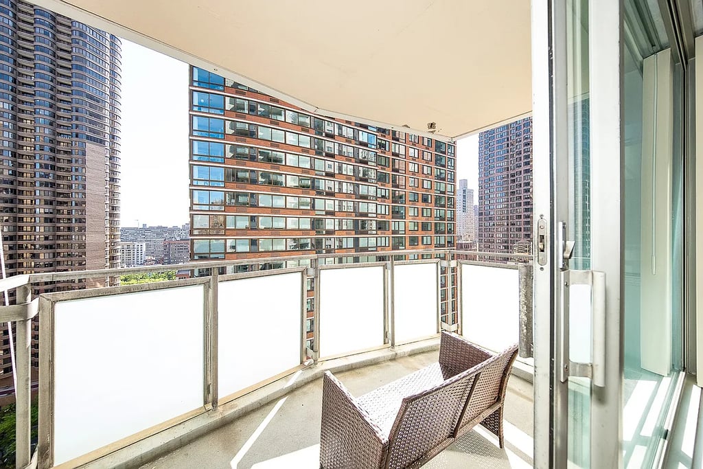 300 East 40th Street - Photo 7