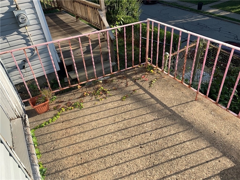 725 Clarissa St - Photo 3