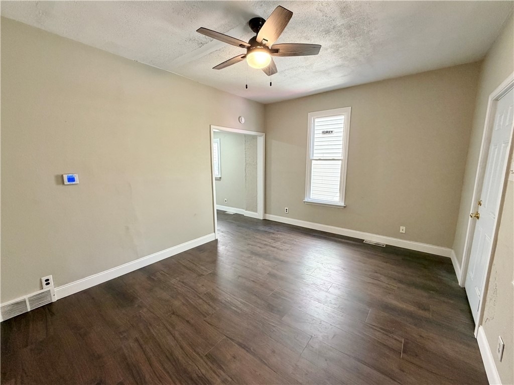 311 E Reynolds St - Photo 3