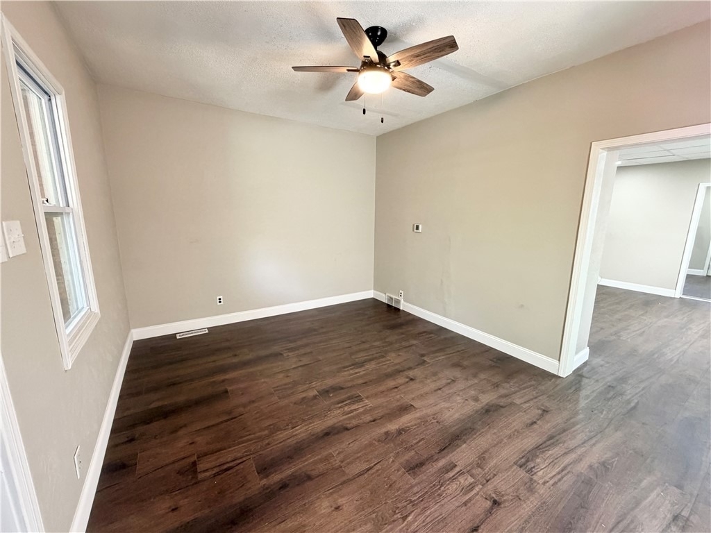 311 E Reynolds St - Photo 2