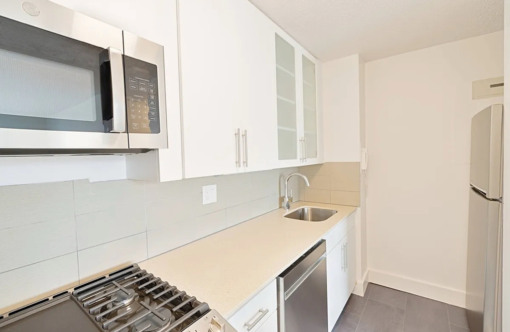 470 2nd Avenue - Photo 1