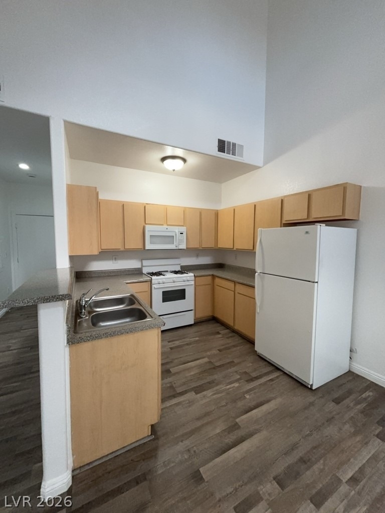 4915 E Russell Road - Photo 3