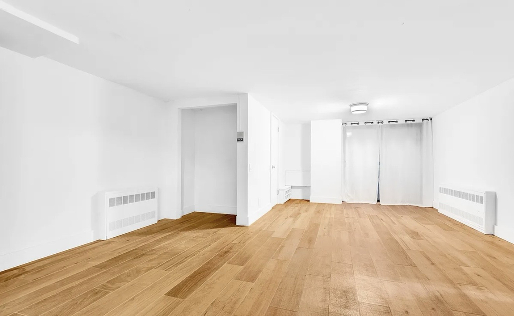 220 East 25th Street - Photo 1