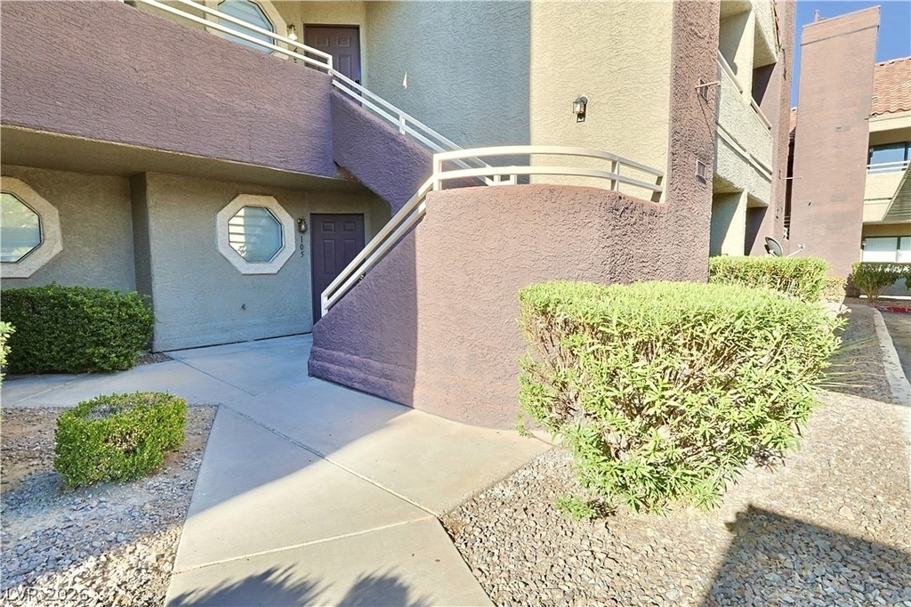 5008 S Rainbow Boulevard - Photo 2