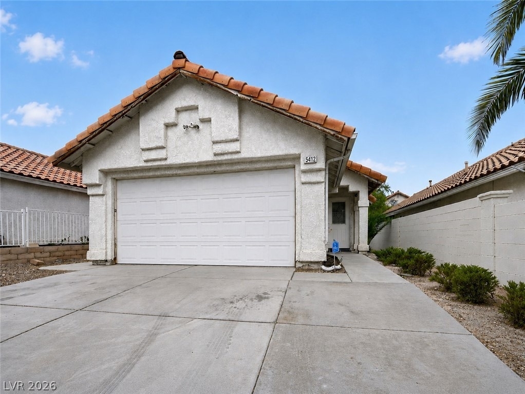 5412 Moonstruck Avenue - Photo 0