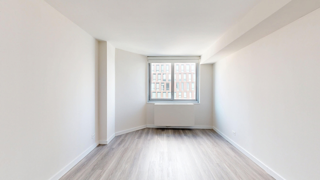 401 E 34th St - Photo 3