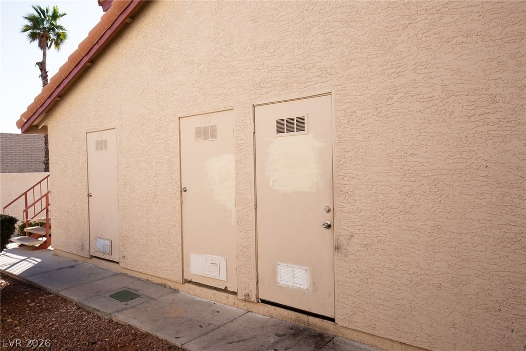 737 Rock Springs Drive - Photo 18