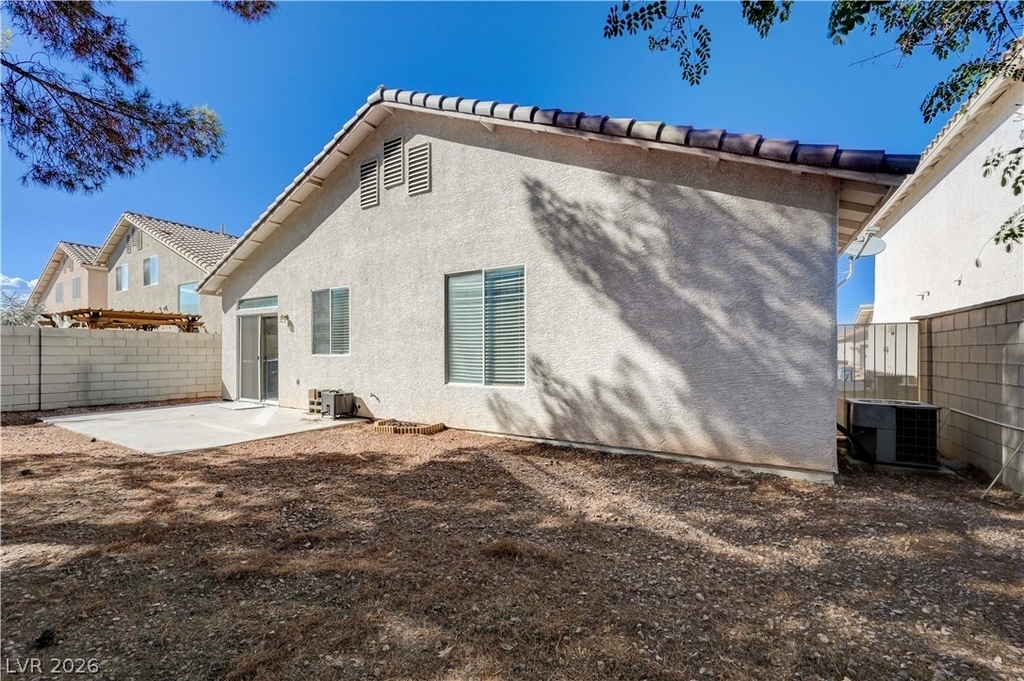 323 Jolly January Avenue - Photo 35