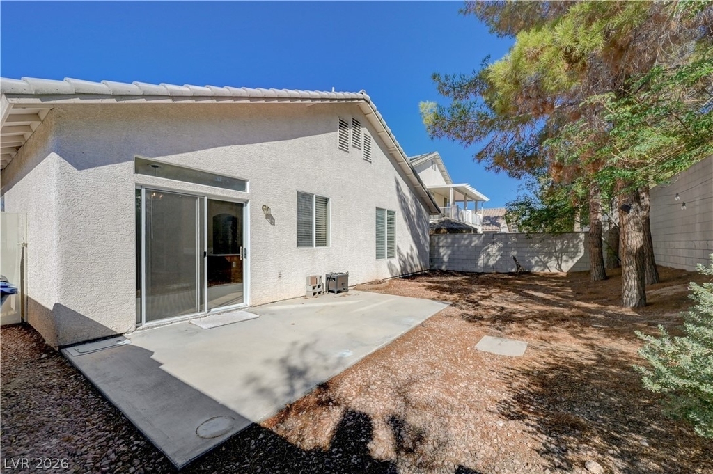 323 Jolly January Avenue - Photo 34