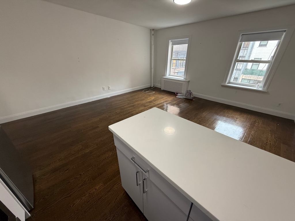 39 East 65th Street - Photo 2