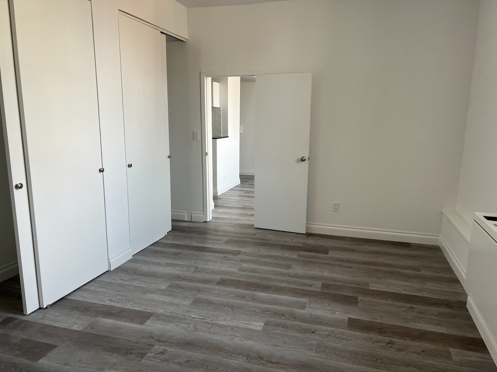 West 34th Street - Photo 9