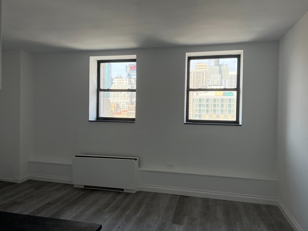West 34th Street - Photo 5