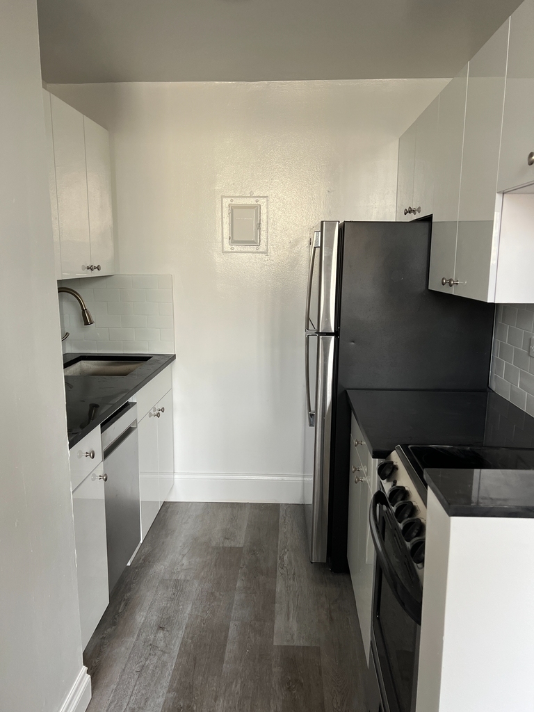 West 34th Street - Photo 2