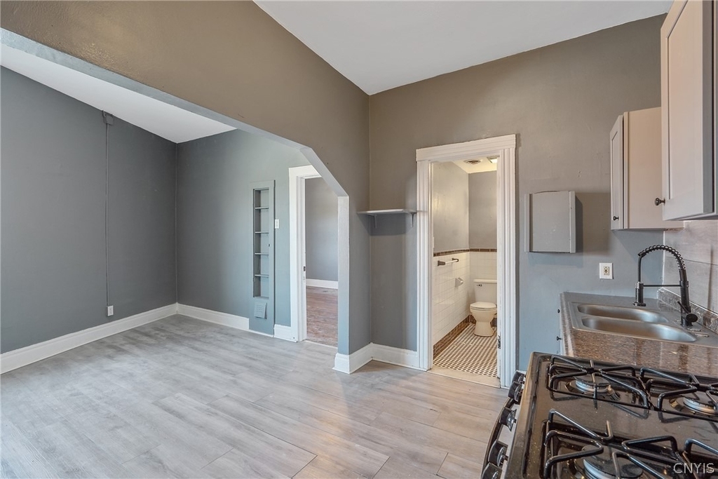 319 N Salina Street - Photo 40