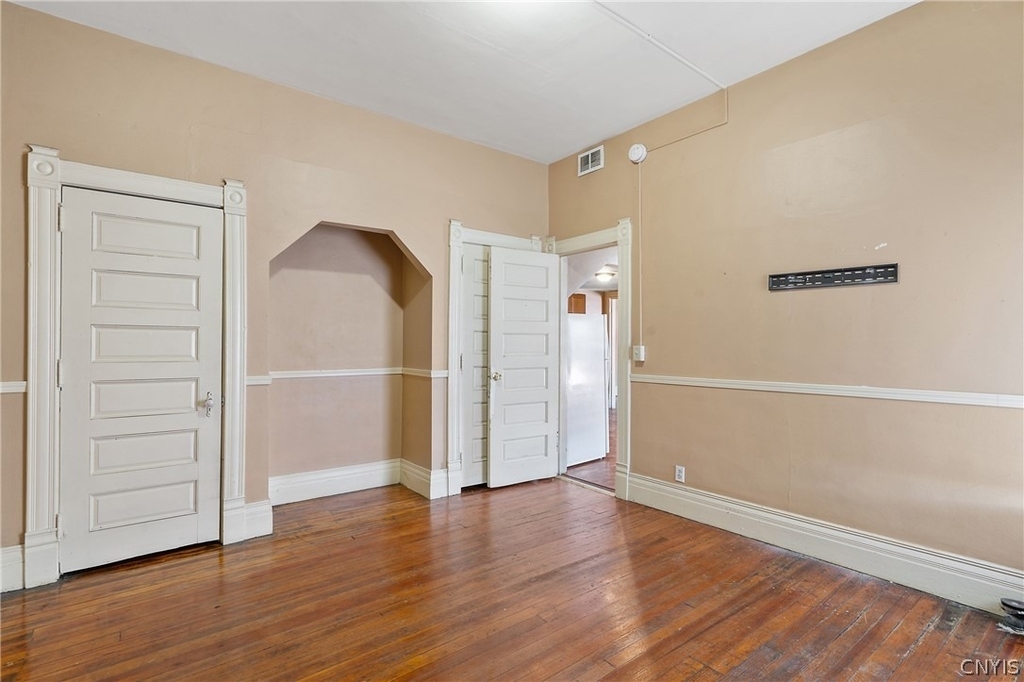 319 N Salina Street - Photo 34