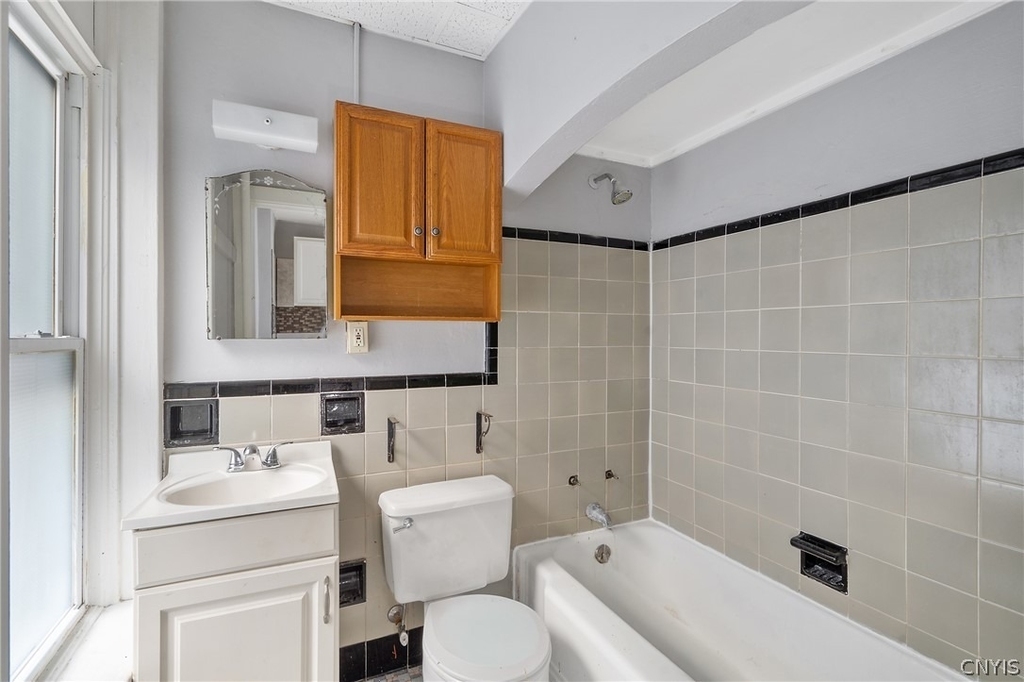 319 N Salina Street - Photo 11