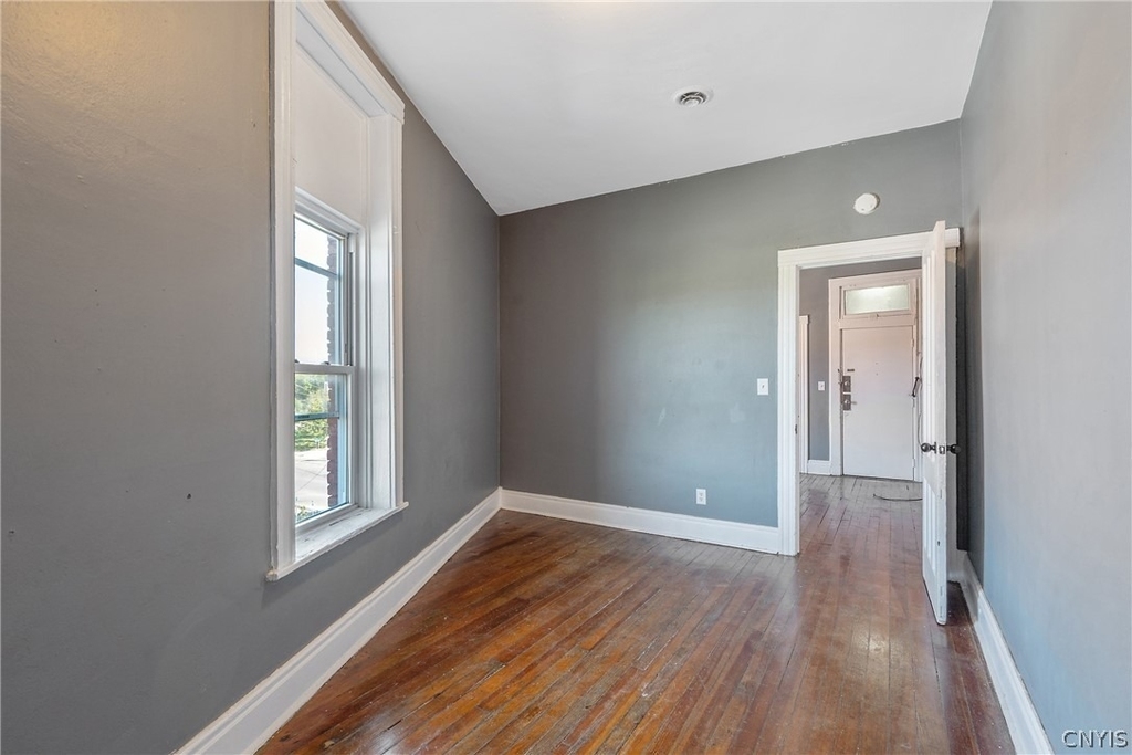 319 N Salina Street - Photo 39
