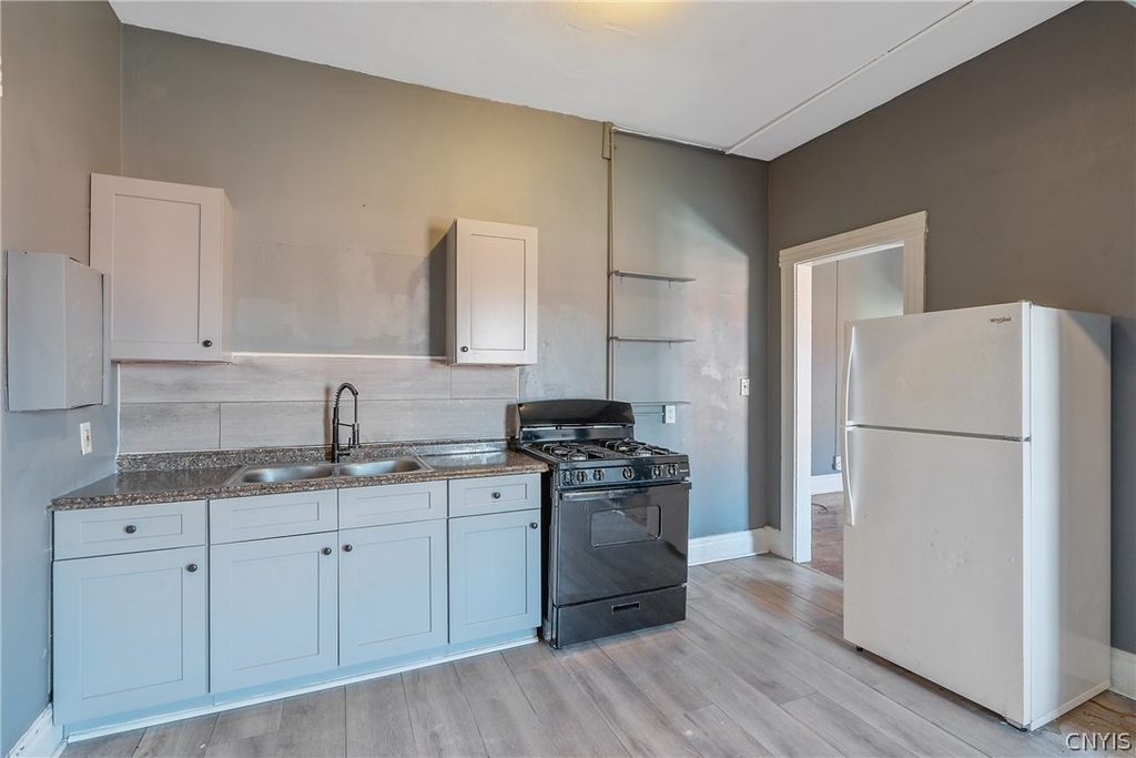 319 N Salina Street - Photo 41