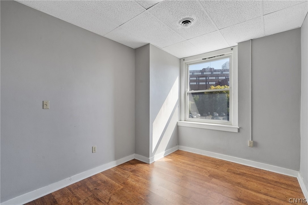 319 N Salina Street - Photo 9