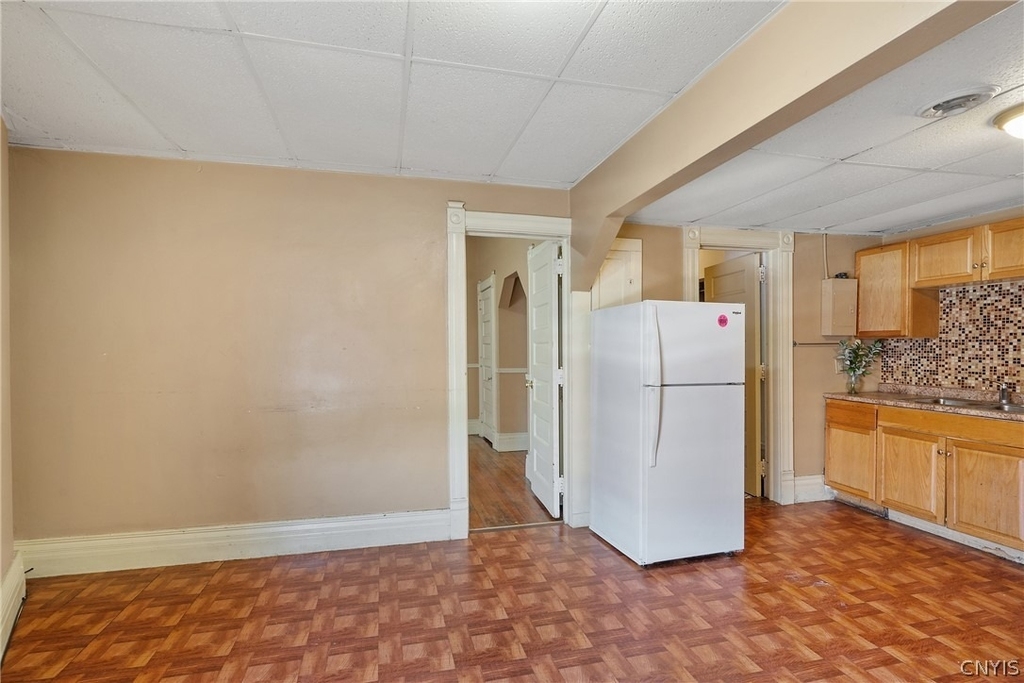 319 N Salina Street - Photo 31