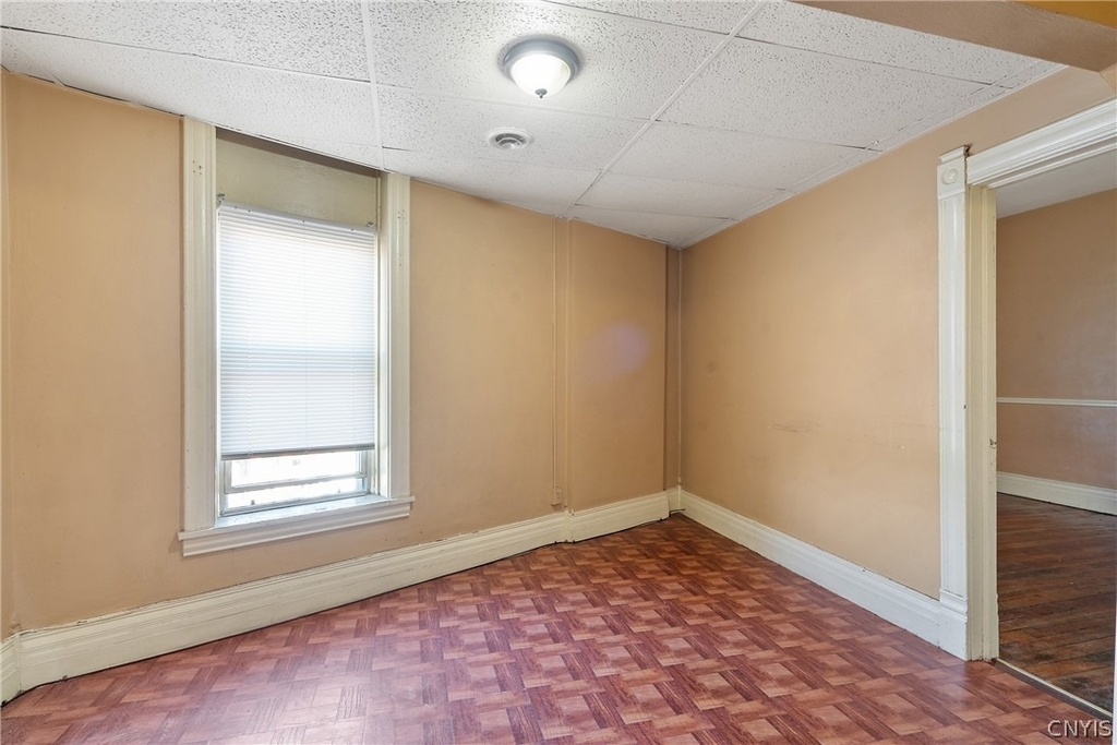 319 N Salina Street - Photo 28