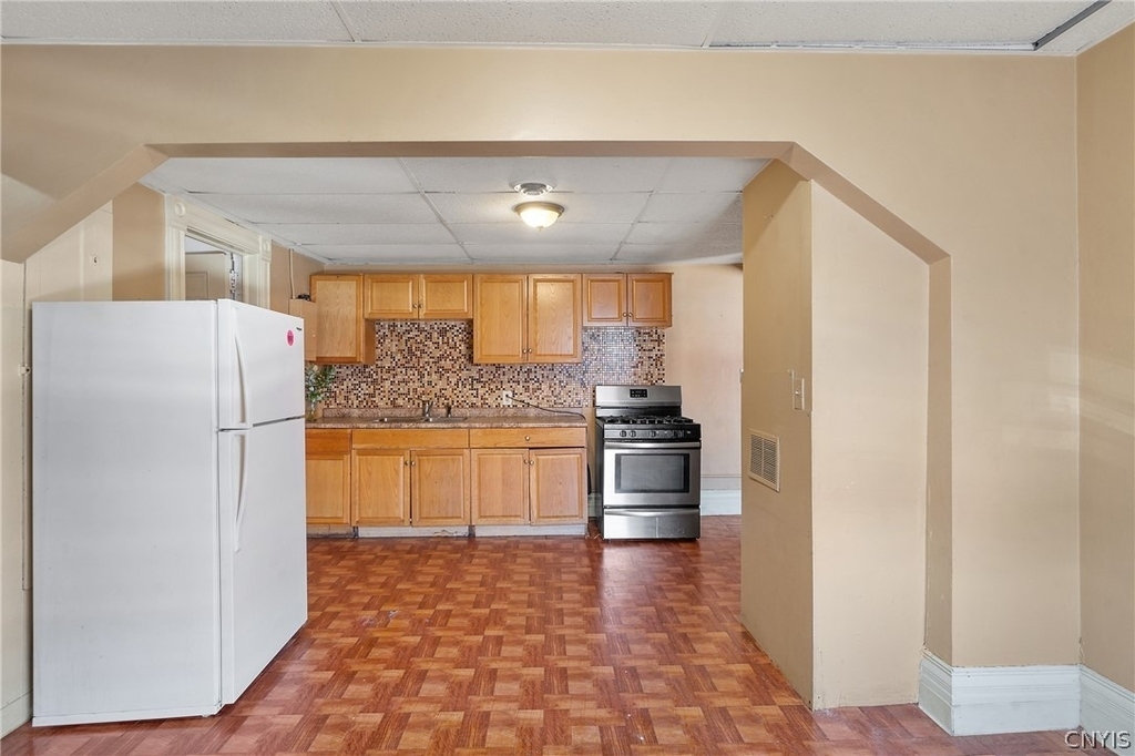 319 N Salina Street - Photo 30