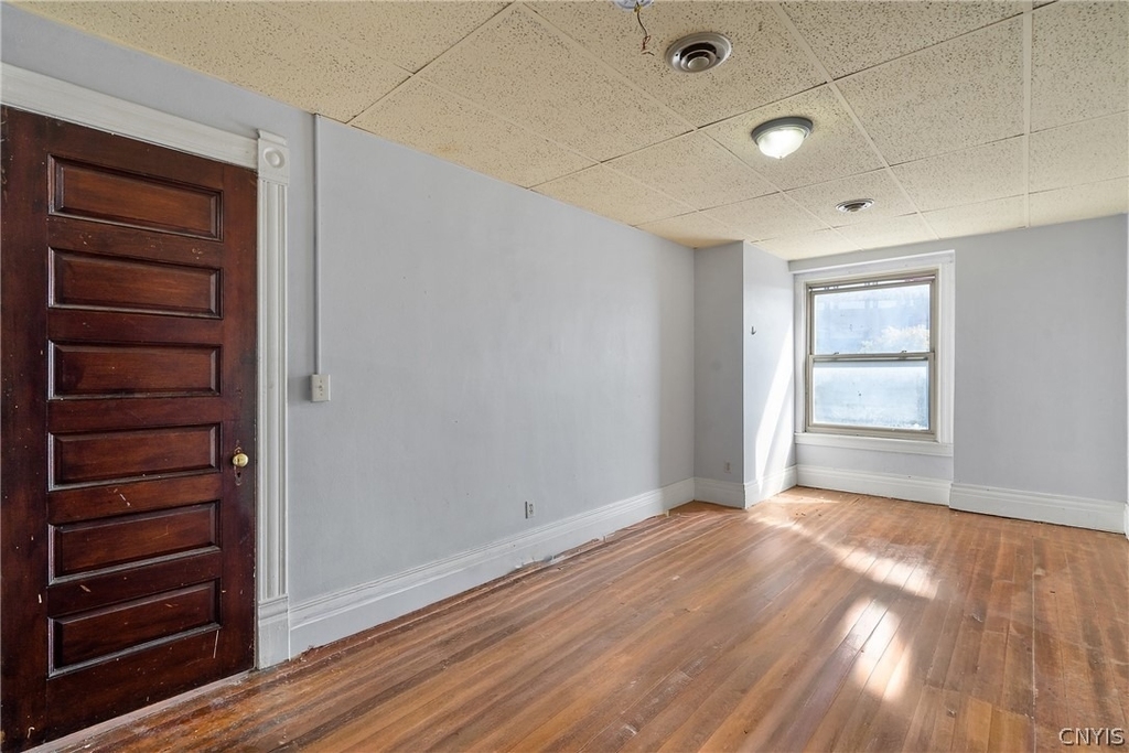 319 N Salina Street - Photo 20