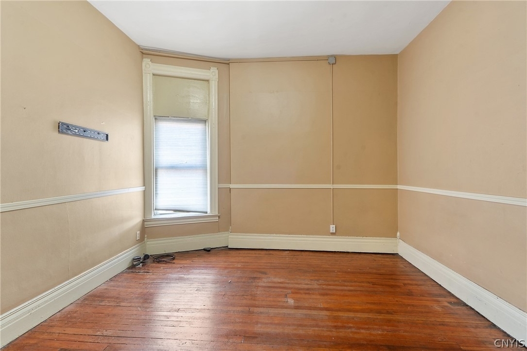 319 N Salina Street - Photo 33
