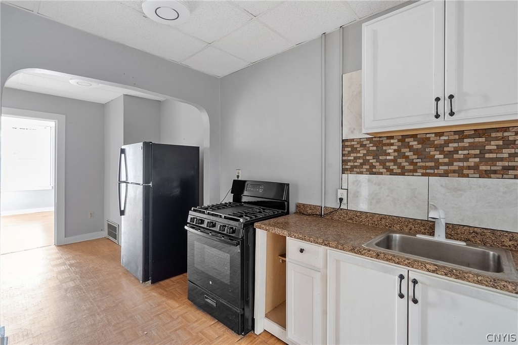 319 N Salina Street - Photo 8