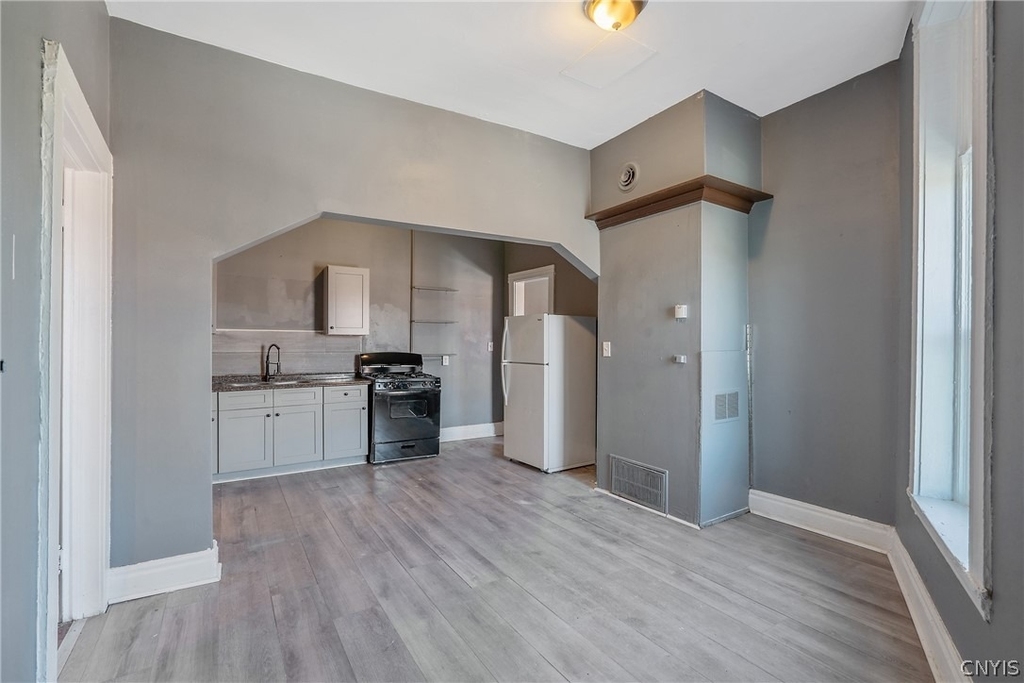 319 N Salina Street - Photo 43